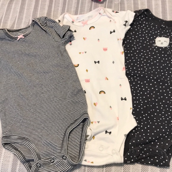 12mnth onesie - Picture 1 of 2